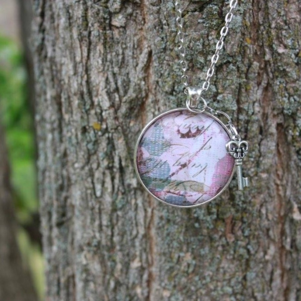 Necklace, round, pink